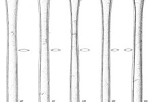 Nach Steinkirchen benannte Bronzeschwerter aus Süddeutschland; das zweite Schwert von links stammt aus dem Steinkirchener Grab (nach Schauer).