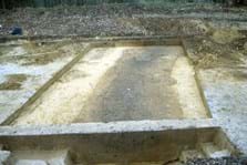 Wischlburg
Beispiel eines jungsteinzeitlichen Grabens im Grabungsbefund (nach Schmotz).