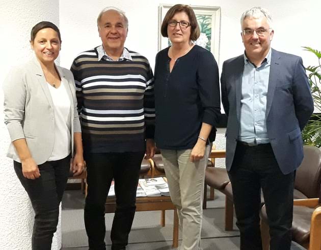 von links: Stefanie Frank, Erhard Radlmeier (Vorsitzender der LAG Deggendorf e. V.), Michaela Karbstein, Dr. Eberhard Pex (LEADER-Koordinator Niederbayern)