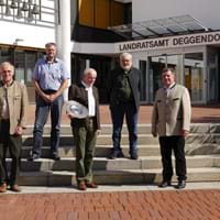 Von links: Reinhard Winnerl 1. Vorsitzender der BJV-Kreisgruppe Deggendorf, Thomas Kindel, Leiter der Unteren Jagdbehörde, Gottfried Liebl, Franz Haböck, 1. Geschäftsführer der BJV-Kreisgruppe, Landrat Christian Bernreiter