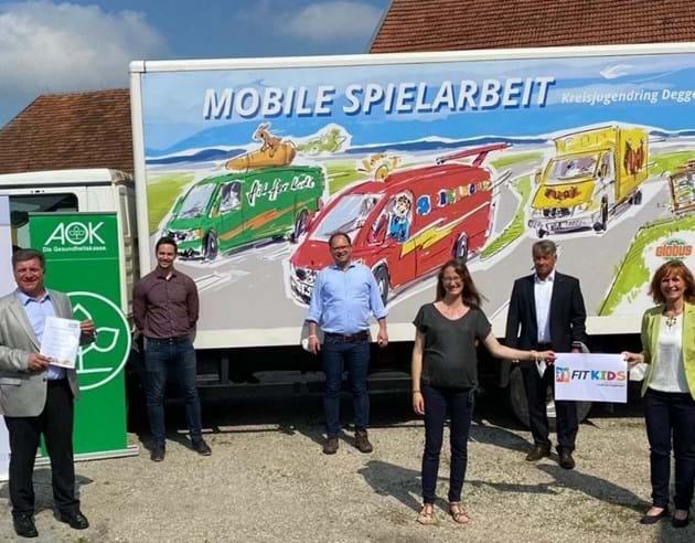 v.l. Landrat Christian Bernreiter, Rainer Unrecht (Gesundheitsregionplus), Martin Hohenberger (Geschäftsführer KJR Deggendorf), Christina Abel (Vorstandsmitglied KJR Deggendorf), Jürgen Beck (AOK Direktor Bayerwald-Deggendorf) und Christa Katzdobler (AOK Direktion Bayerwald-Deggendorf).