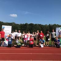 Siegerfoto mit Urkunden- und Medaillenüberreichung