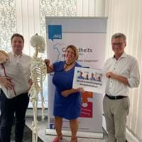Landrat Bernd Sibler, Hausärztin Fr. Dr. Ila Schnabel, Kreisgeschäftsführer des Malteser Hilfsdienst e.V. Deggendorf Josef Kandler und Geschäftsstellenleiter der Gesundheitsregionplus Rainer Unrecht werben für den Berufsorientierungstag Medizinstudium.