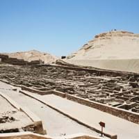 “Die Ruinenstadt von Deir el-Medina bei Theben”