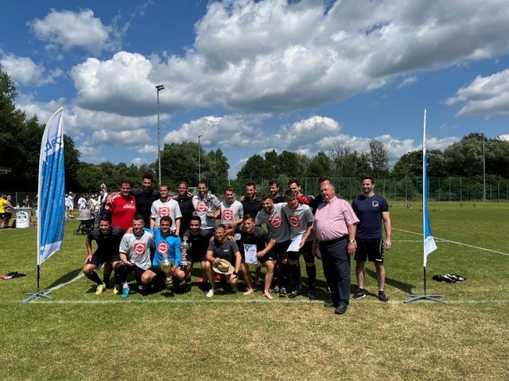 Titelverteidiger aus dem Jahr 2023-Fußbalmanschaft der Firma Streicher.jpg