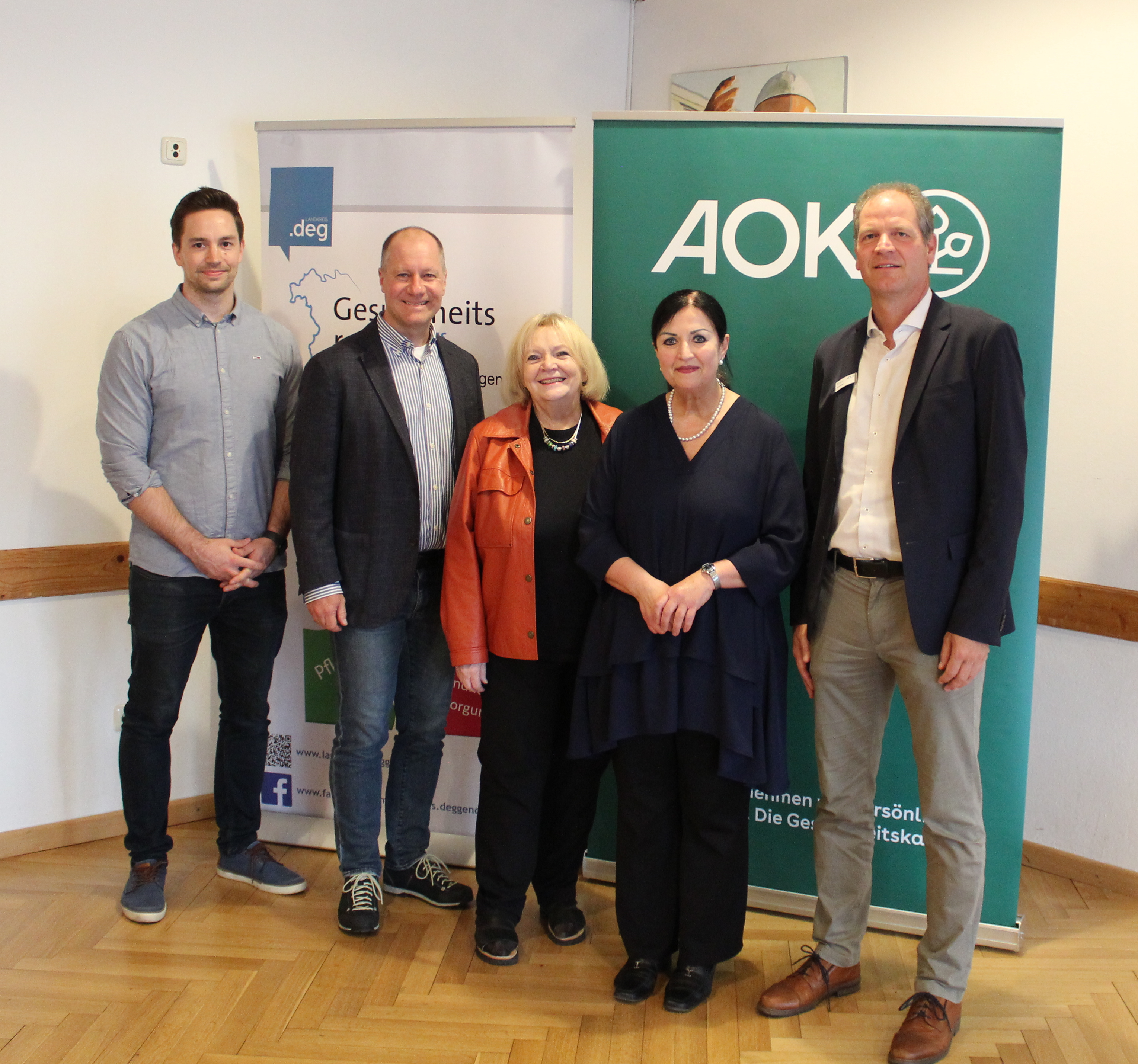 Bildunterschrift: Rainer Unrecht (v.l.), Bürgermeister Thomas Etschmann, Margret Tuchen und Franz Huber freuten sich über den Vortrag von Dr. Barbara Lighvani (2.v.r.).