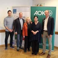 Bildunterschrift: Rainer Unrecht (v.l.), Bürgermeister Thomas Etschmann, Margret Tuchen und Franz Huber freuten sich über den Vortrag von Dr. Barbara Lighvani (2.v.r.).