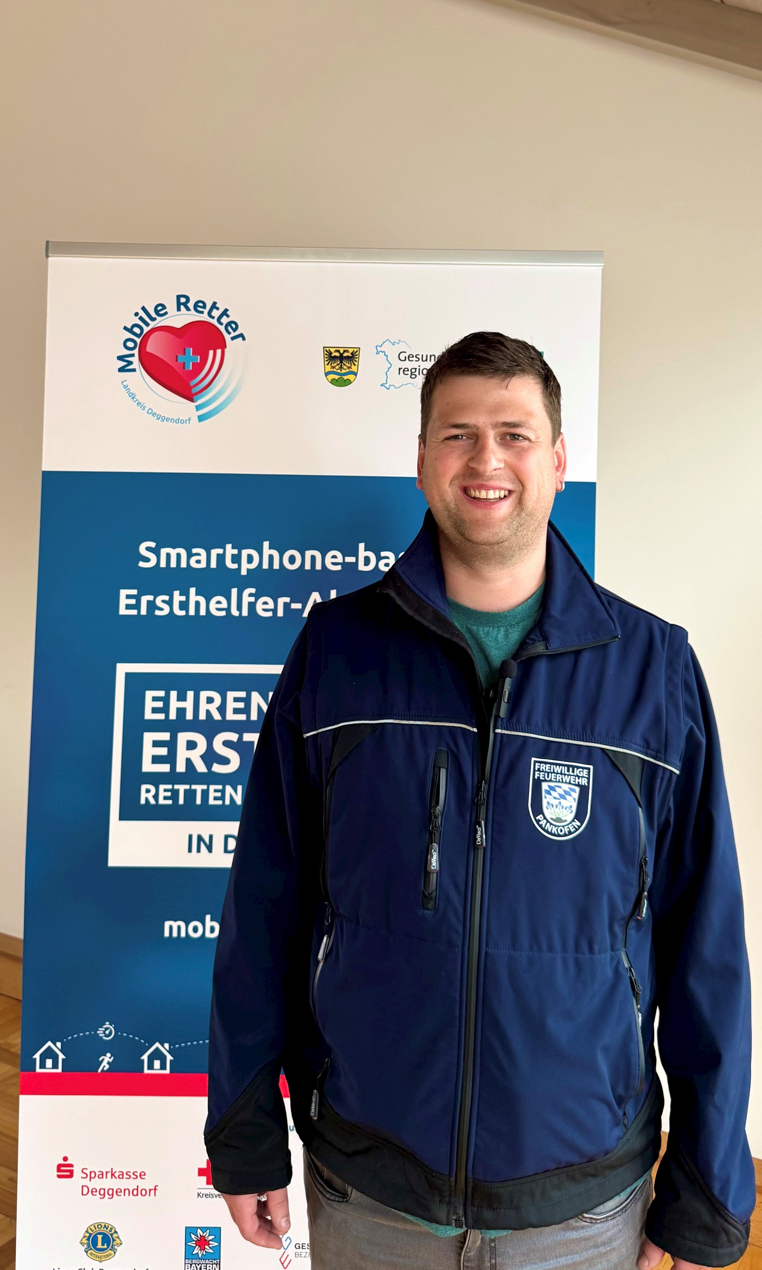 Matthias Köberl berichtet von seinem Einsatz als Mobiler Retter (Foto: Landratsamt Deggendorf)