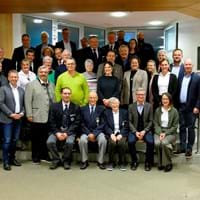 Landratsamt Landrat Bernd Sibler mit den Geehrten und deren Heimatbürgermeistern