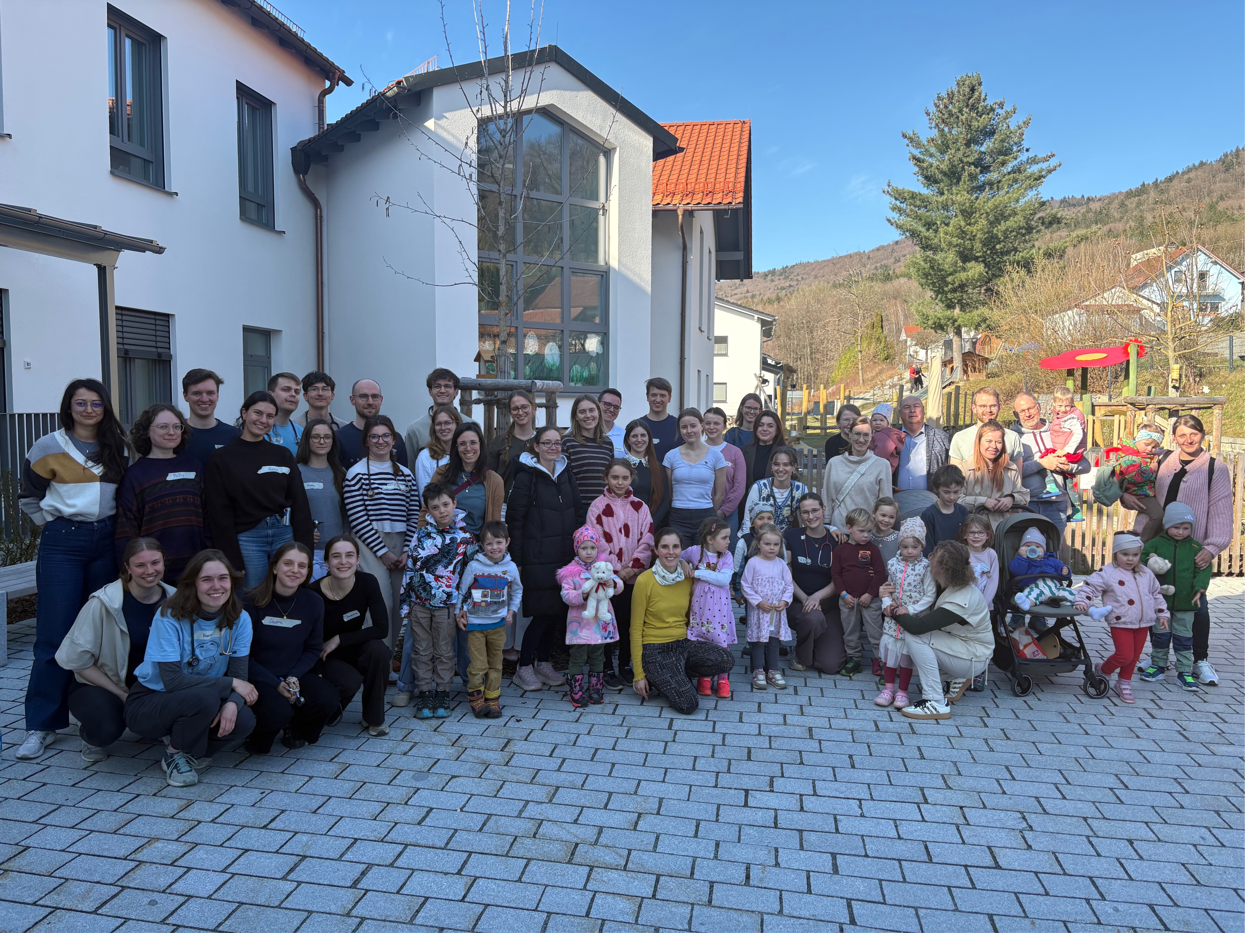 Landarztmacher beim Kindergarten Grattersdorf.jpeg
